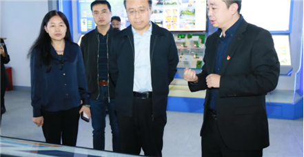 云南省保山市委常委、副市长贾德忠一行莅临美高梅电子官网科技集团考察指导
